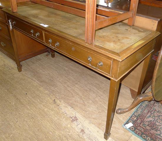 Georgian style mahogany writing table(-)